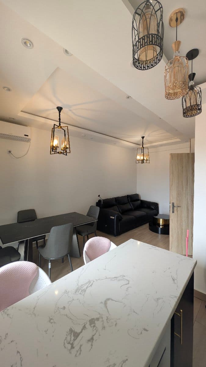 Studio Ultra Modern Essos